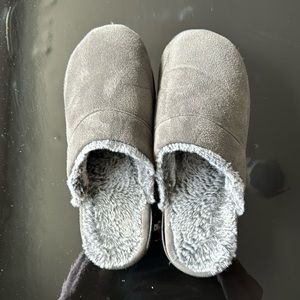 Brand new Dena lives slippers x large
